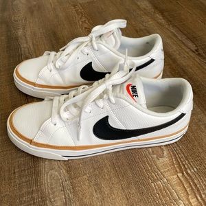 Nike Court Legacy